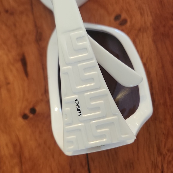 Vintage Y2K Versace Model 4049 Sunglasses - Picture 4 of 9